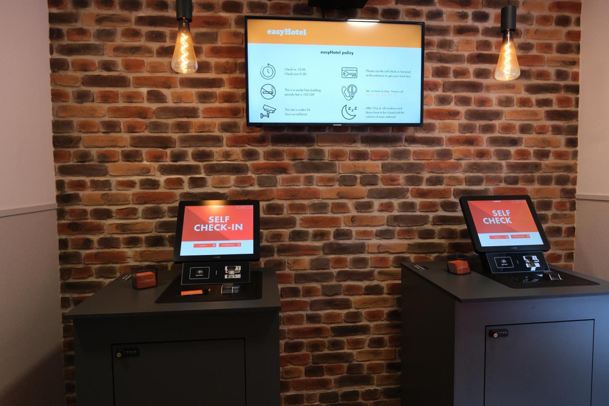 Easyhotel Zuerich Main Station מראה חיצוני תמונה