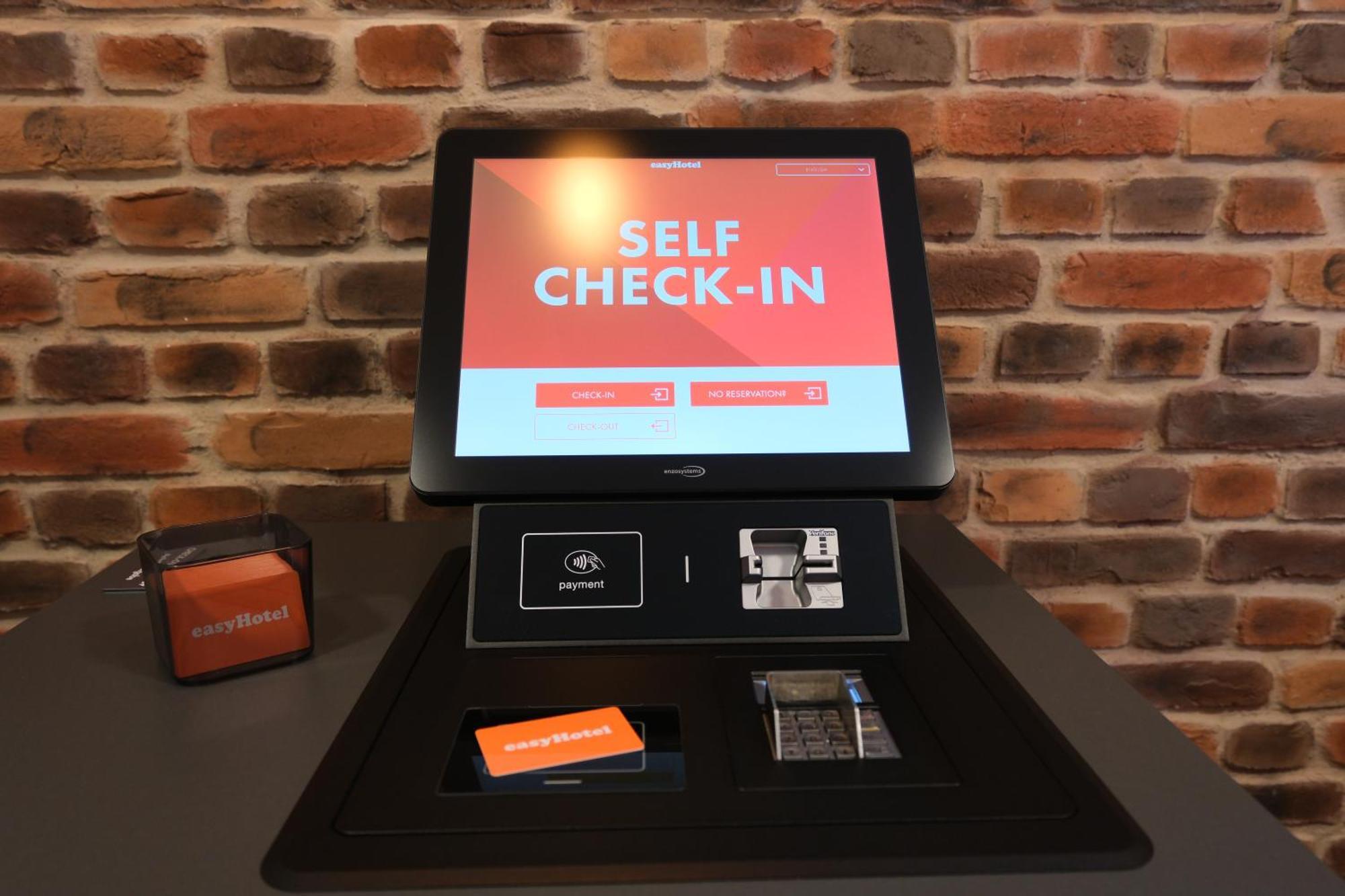 Easyhotel Zuerich Main Station מראה חיצוני תמונה